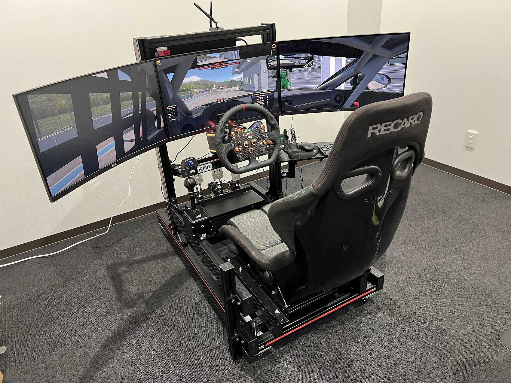 レーシングチームのシミュレータートレーニング環境
